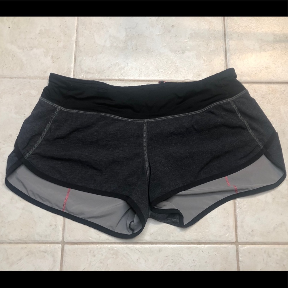 Lululemon 2.5” Speed Up Short size 8